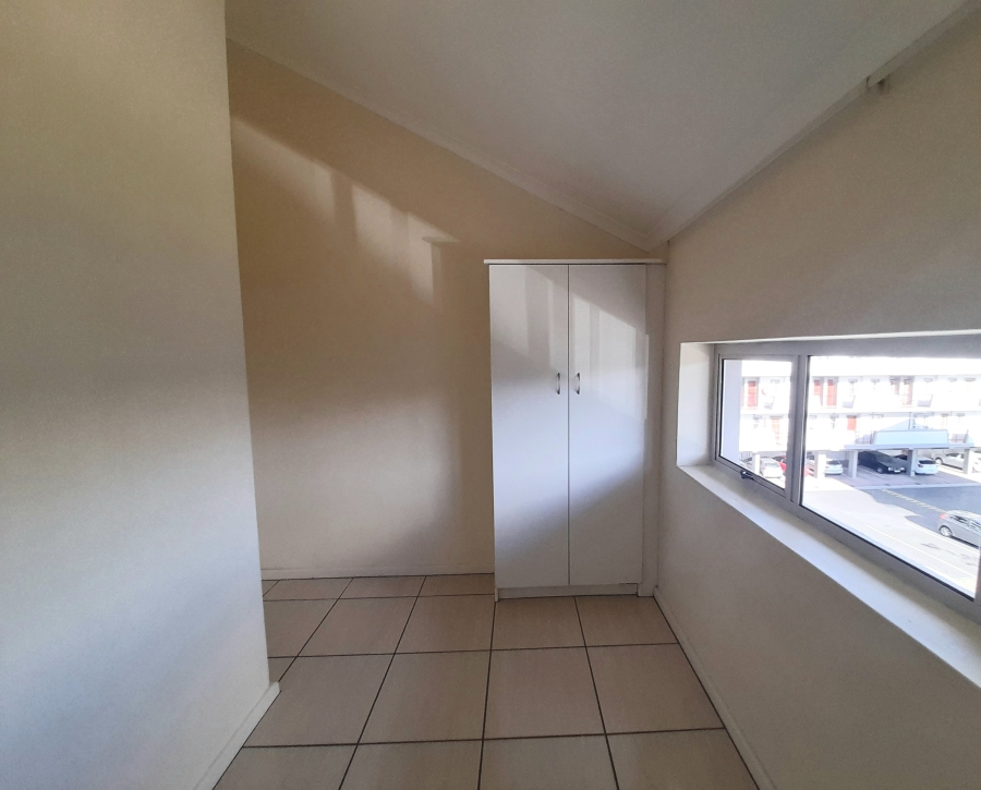 8 Bedroom Property for Sale in Uitzicht Western Cape